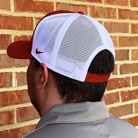 AL NIKE SCRIPT A CRIMSON C99 TRUCKER CAP